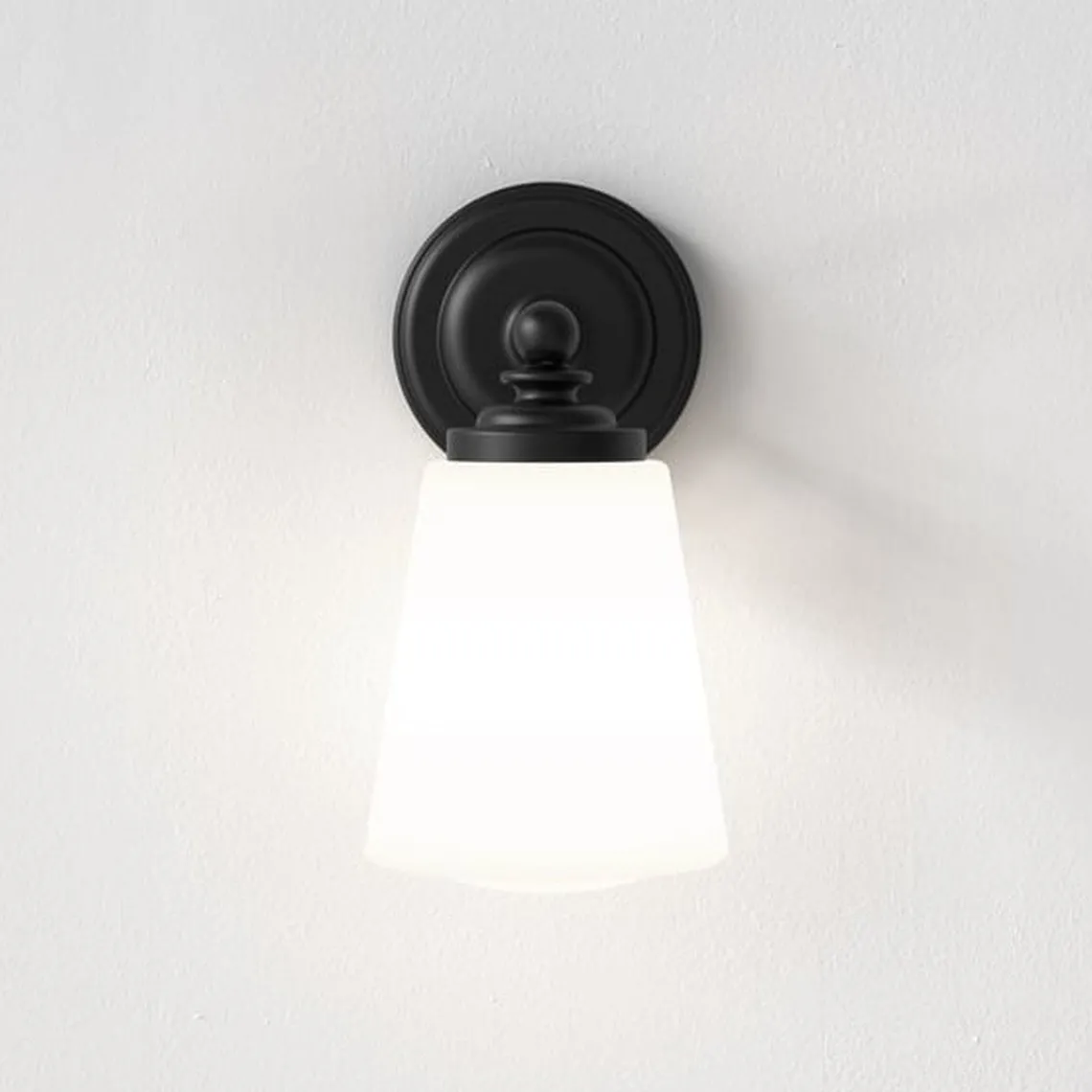 Anton vegglampe for baderom IP44