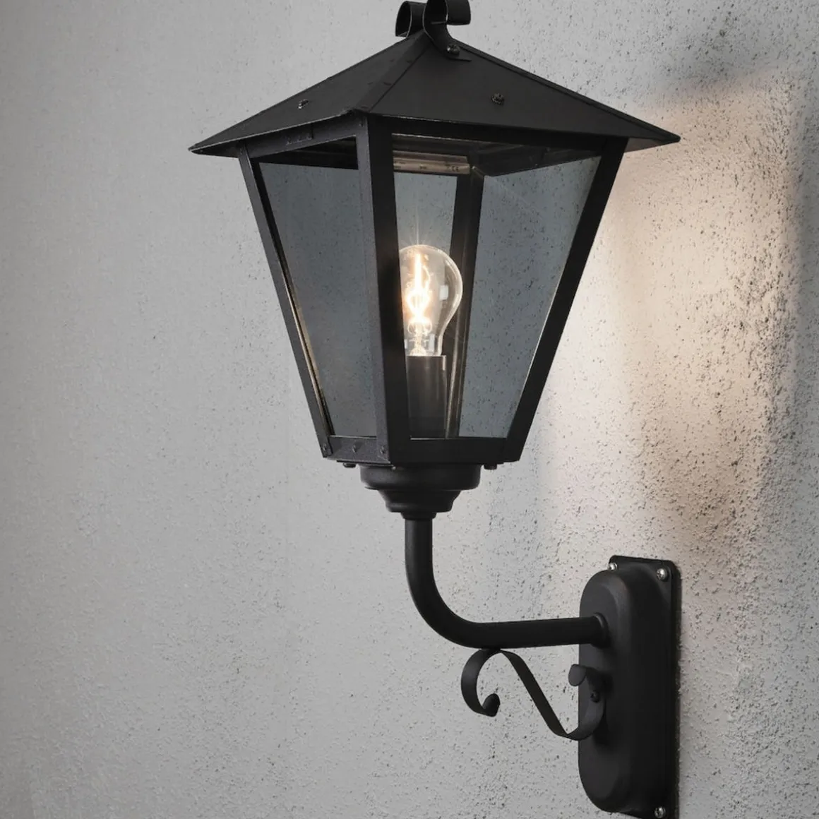 Benu vegglampe - Svart