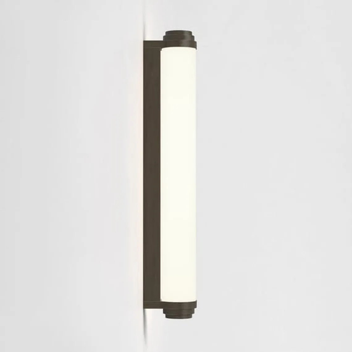 Burlington 600 vegglampe for baderom 14,3W 2700 Kelvin IP44