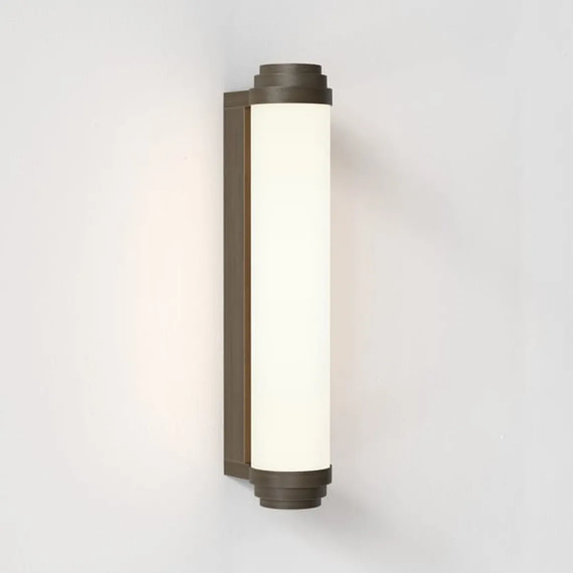 Burlington 400 vegglampe for baderom 9,8W 2700 Kelvin IP44