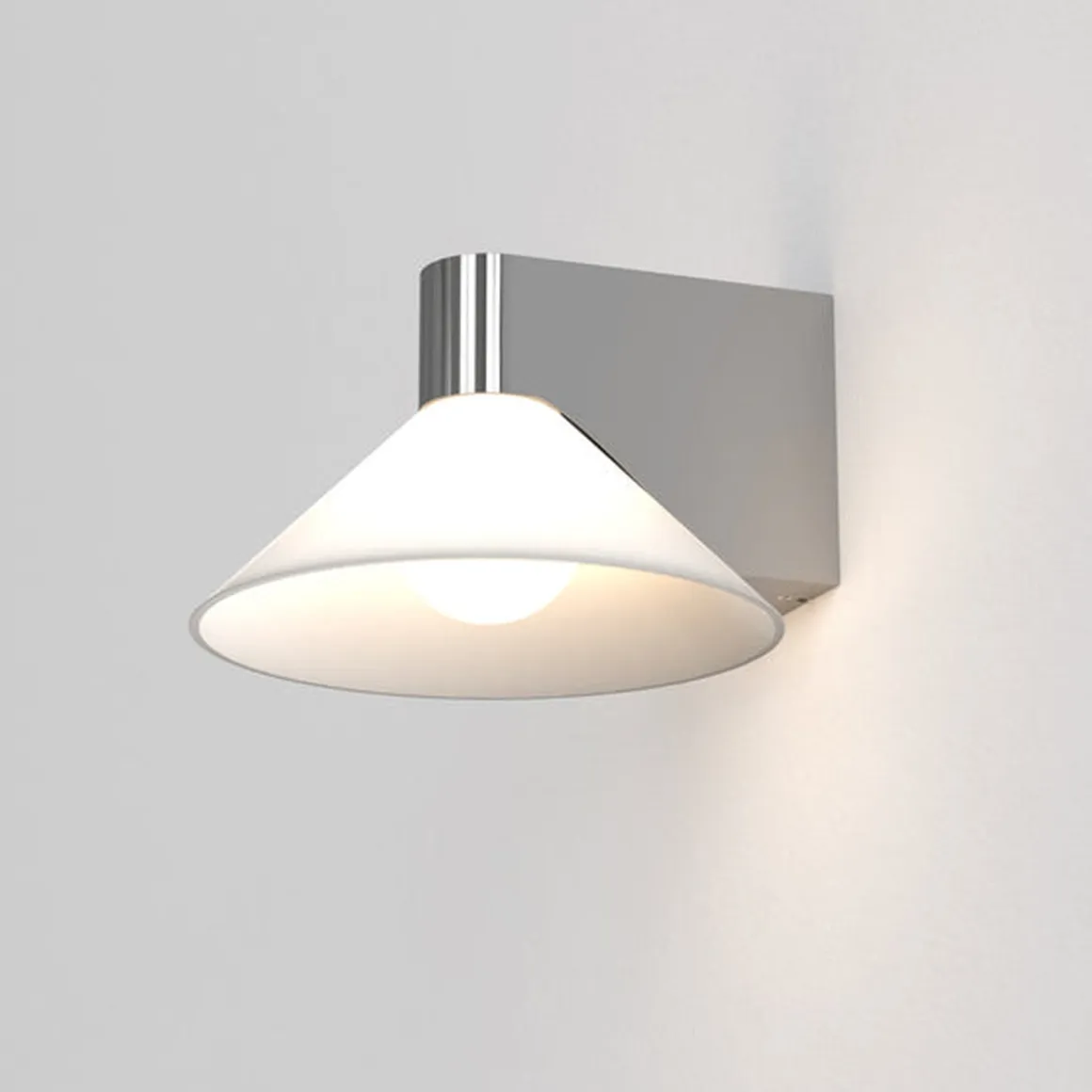 Conic vegglampe IP44
