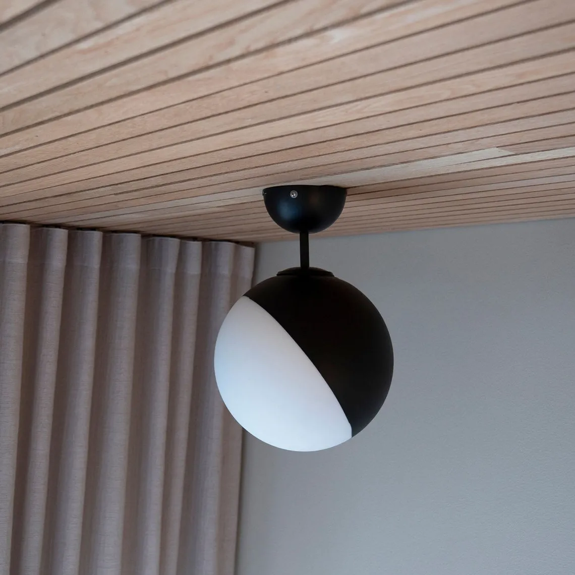 Contur Plafond - Svart/Hvit
