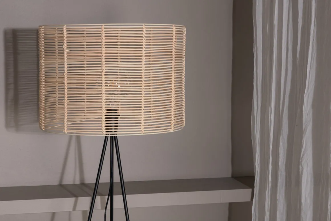 Fence gulvlampe 160 cm - Svart/Naturfarget