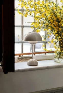 Flowerpot VP9 bærbar bordlampe