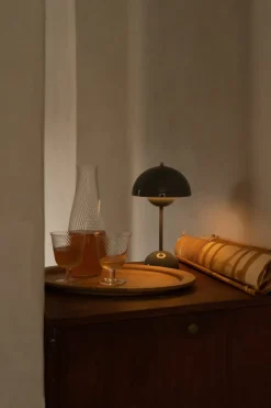 Flowerpot VP9 bærbar bordlampe