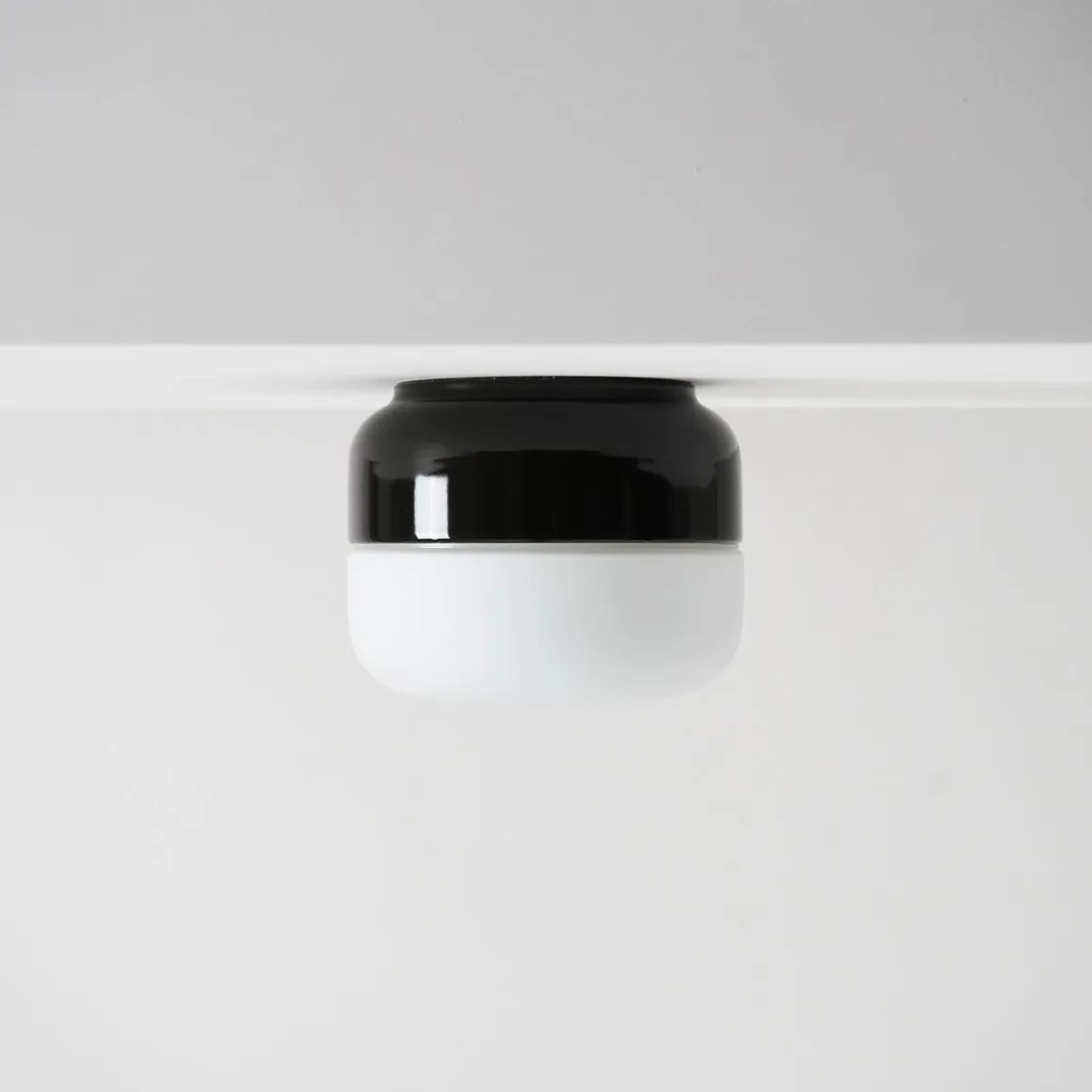Ifø Ohm 140 / 115 tak/vegg 10W LED dimbar IP44 - 3000K