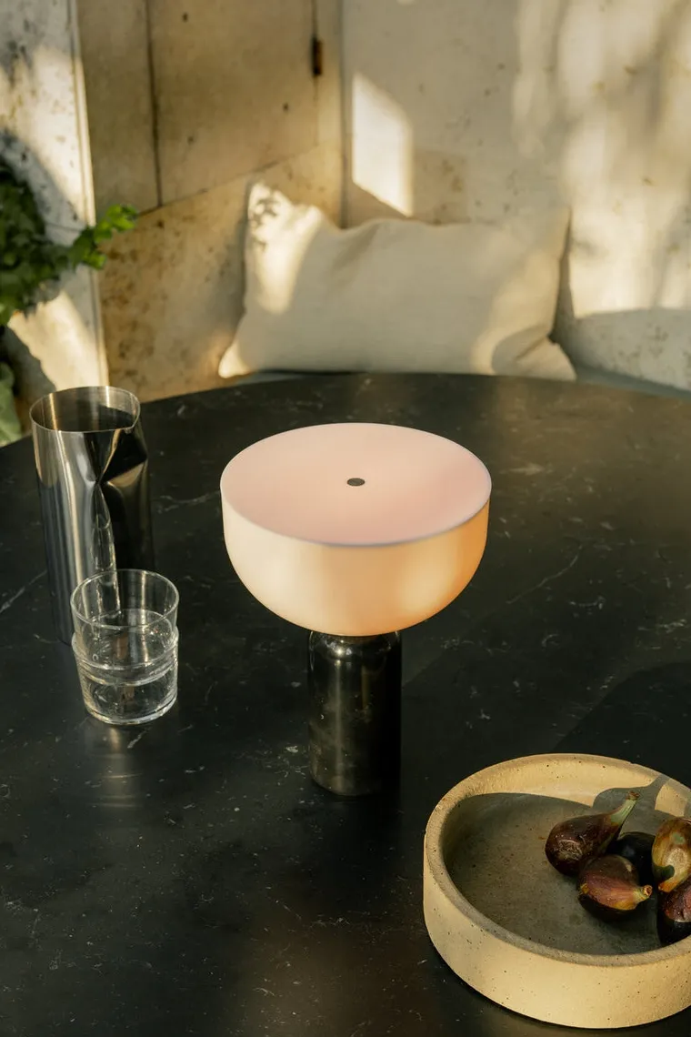 Kizu Portable bordlampe - Svart marmor