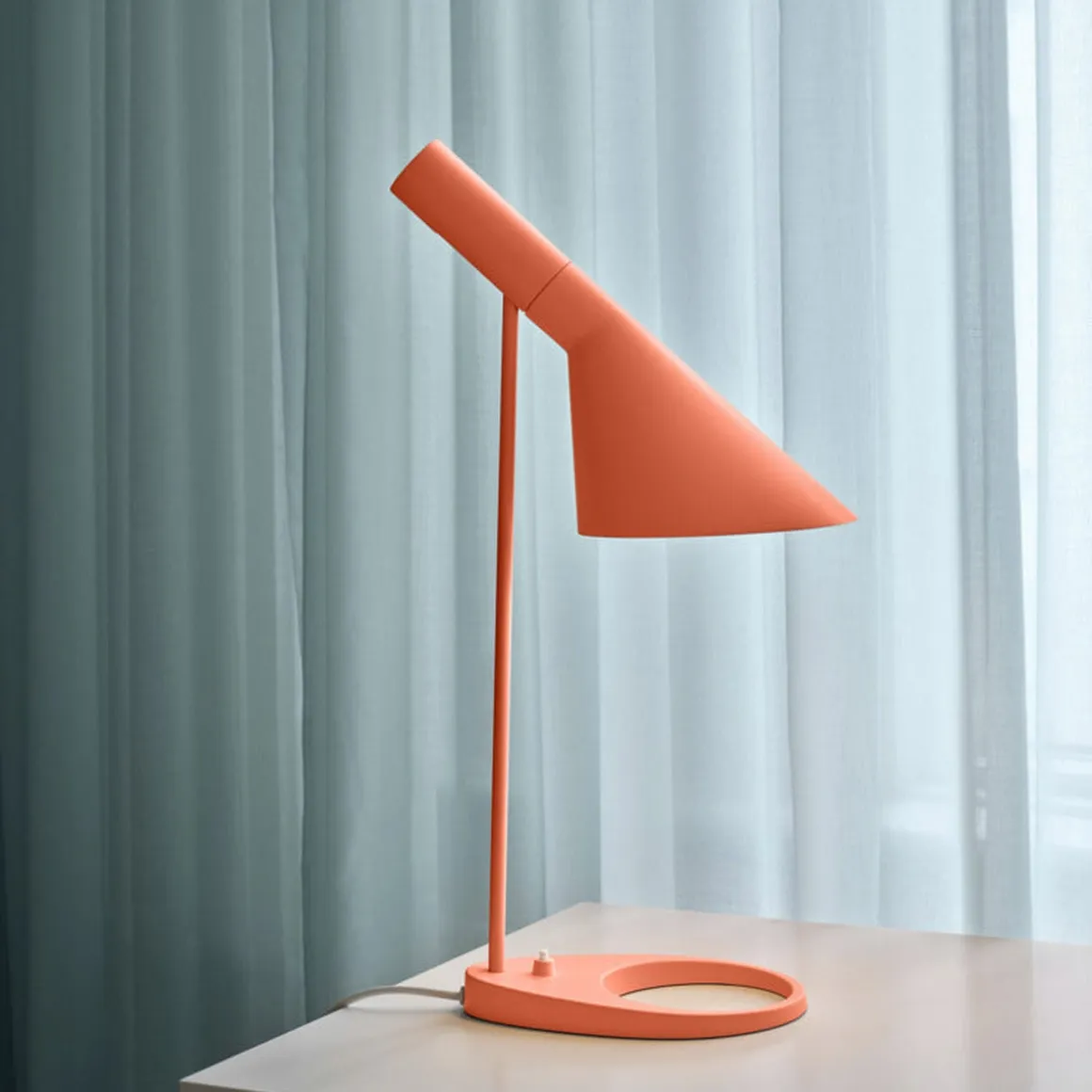 Louis Poulsen AJ bordlampe
