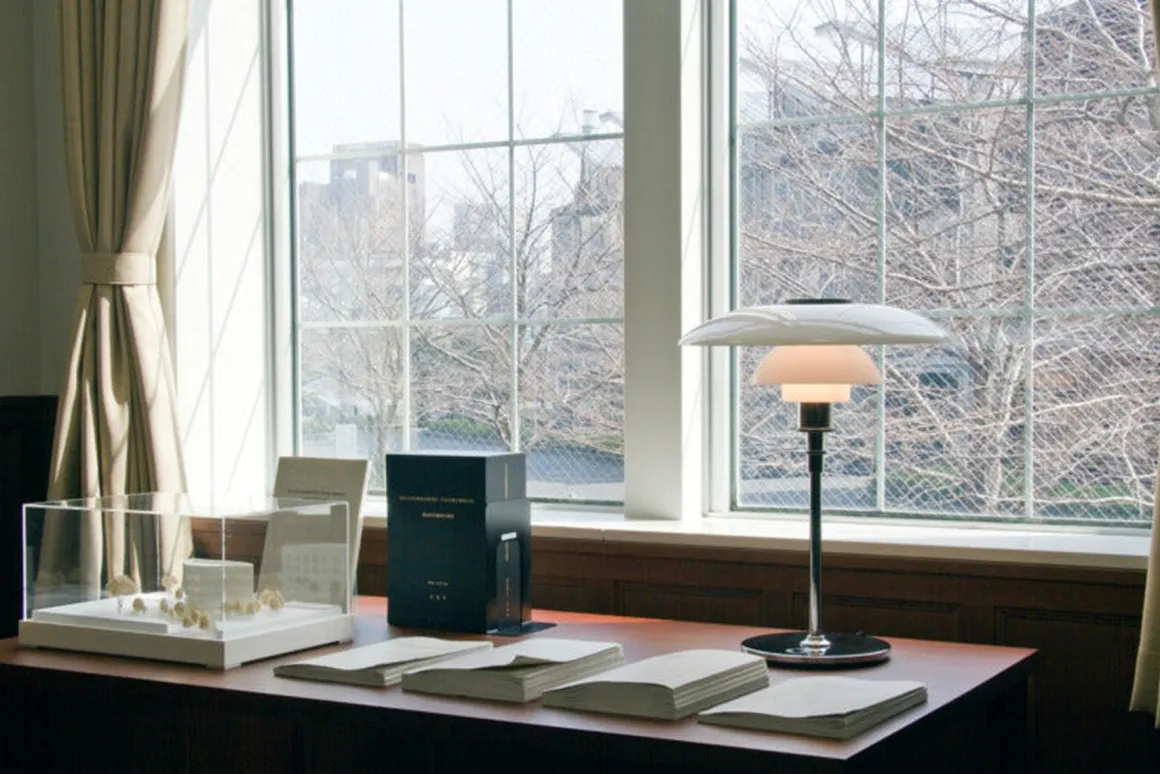 Louis Poulsen PH 4½-3½ glass bordlampe Hvit