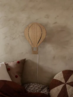 Luftballong vegglampe - eik
