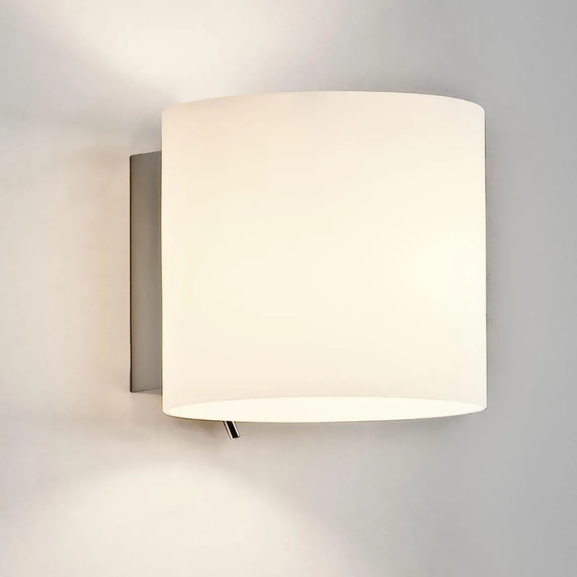 Luga vegglampe - Opal glass