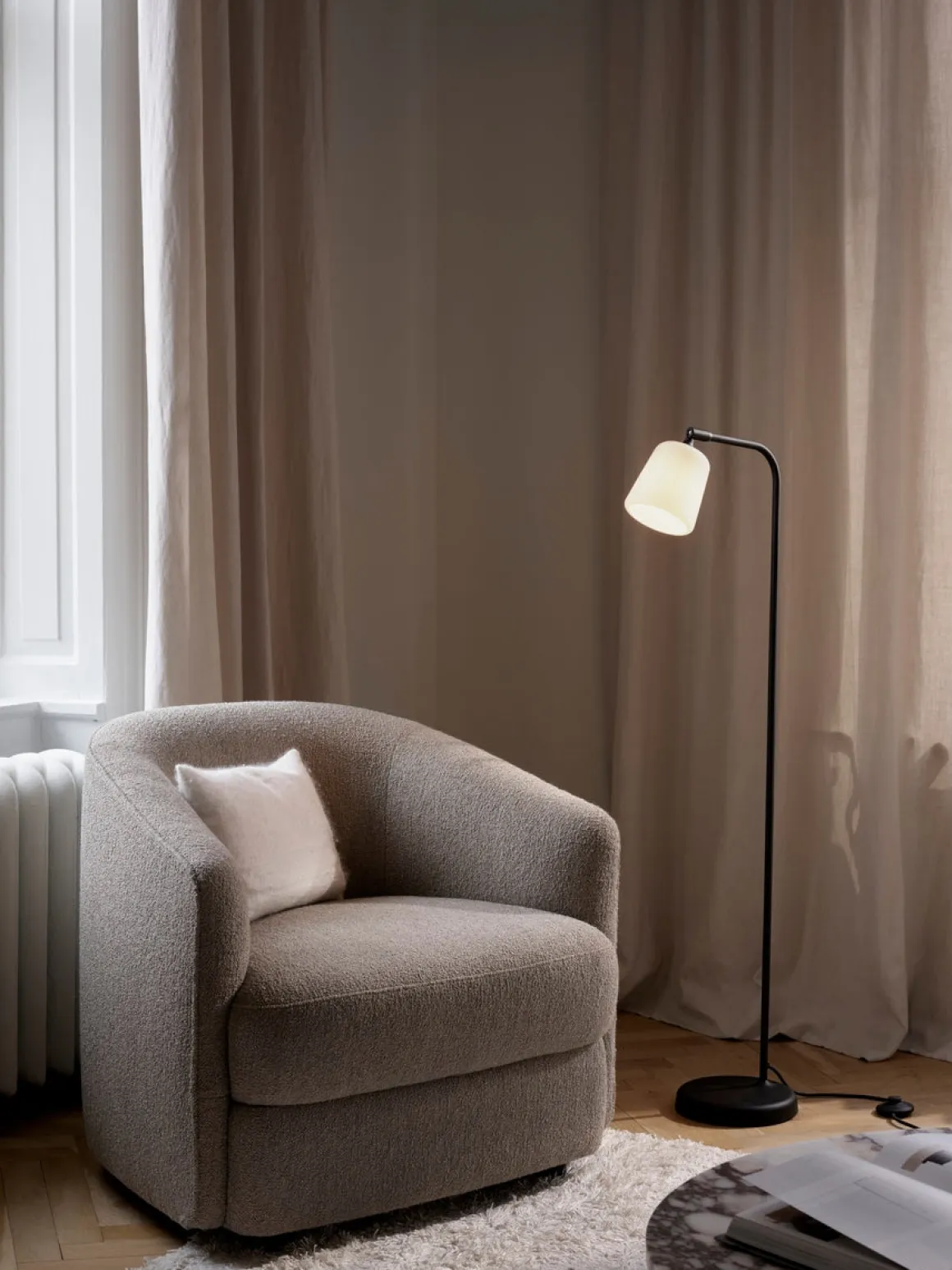 Material Gulvlampe - Hvit Opal Glass