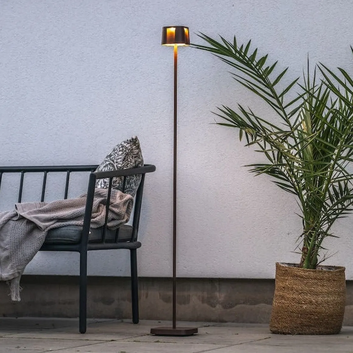Nice oppladbar gulvlampe 3W 2700/3000 Kelvin IP54