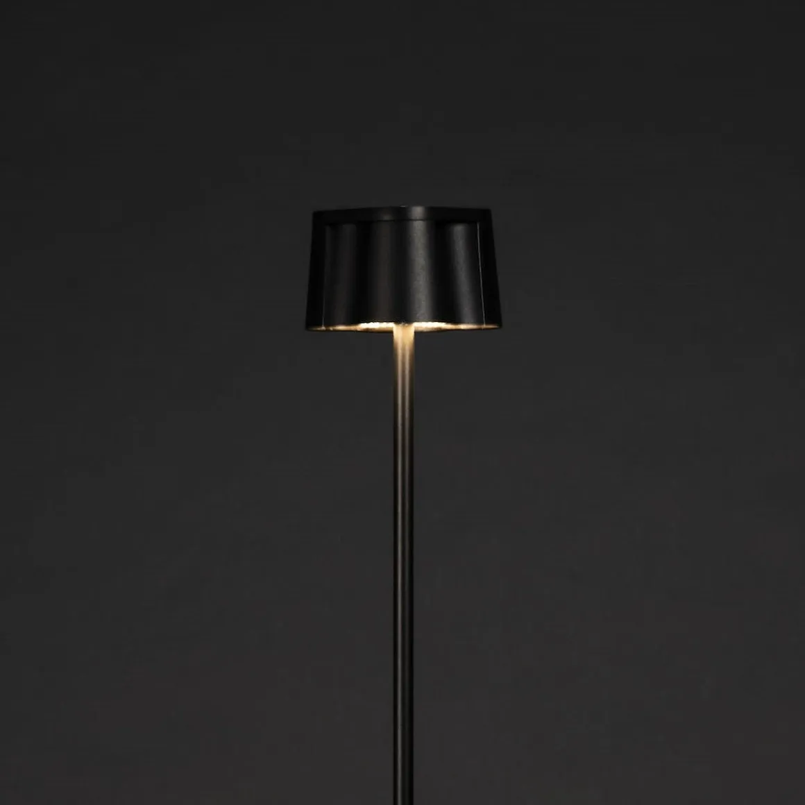 Nice oppladbar gulvlampe 3W 2700/3000 Kelvin IP54
