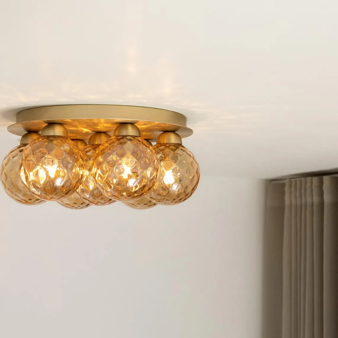 Nuura Apiales 7 plafond - børstet messing / optikk gull