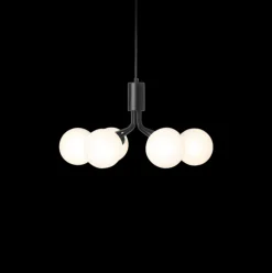 Nuura Apiales 6 taklampe satin svart / opal