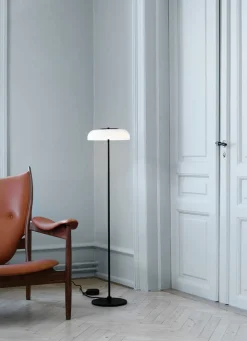Nuura Blossi gulvlampe svart