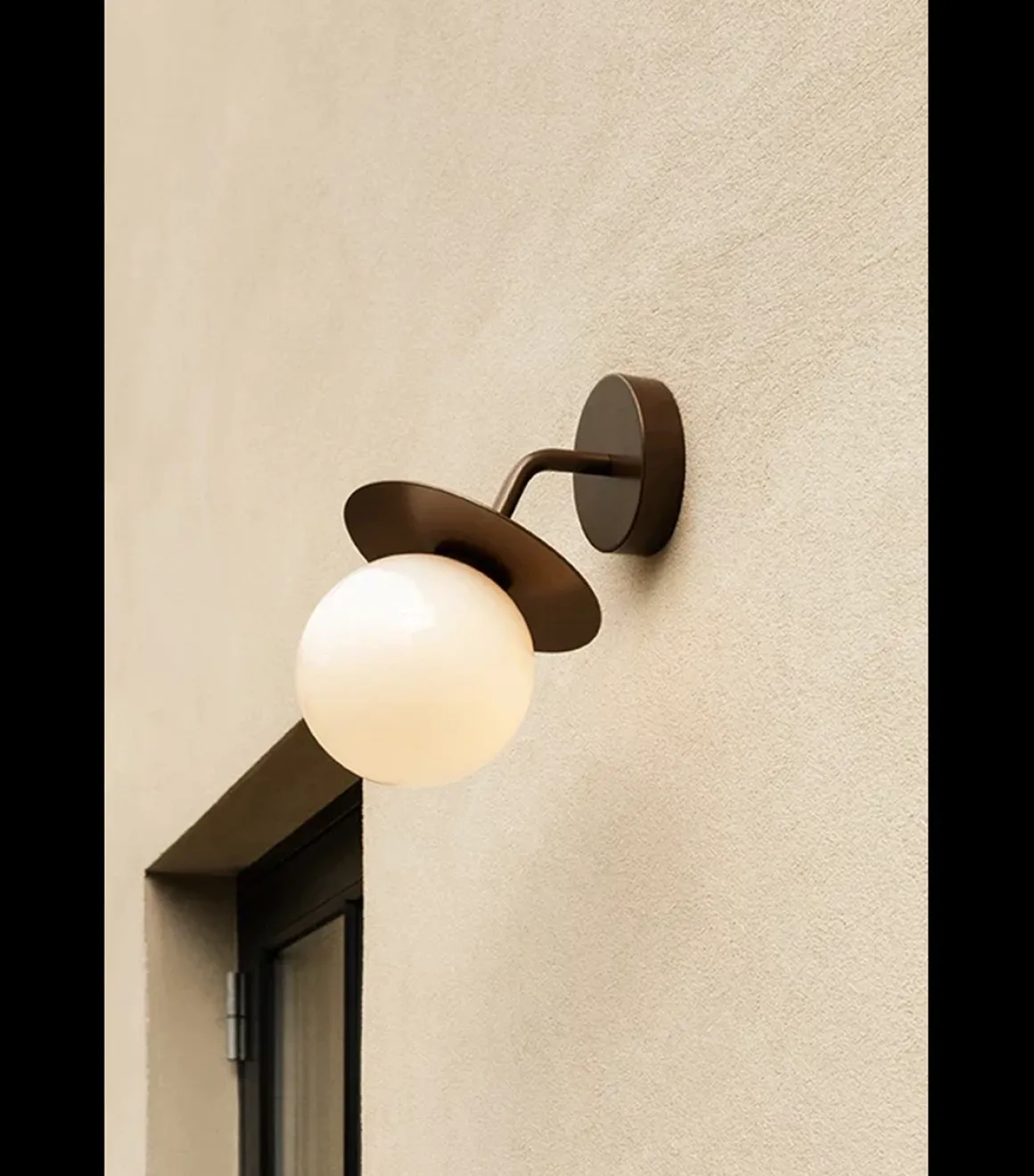 Nuura Liila utendørslampe - bronse/opal