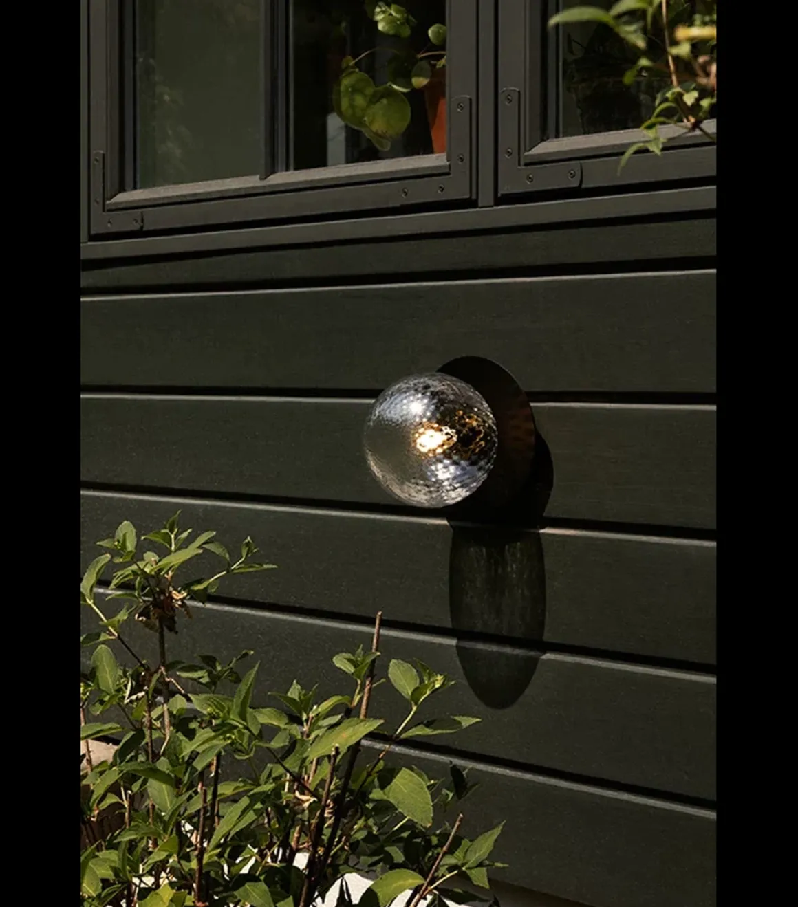 Nuura Liila 1 utendørslampe - svart/optic
