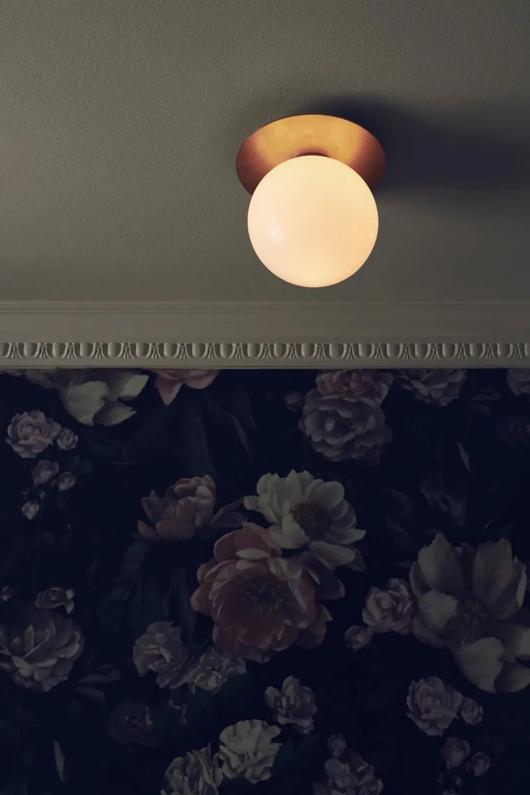 Nuura Liila 1 vegglampe/taklampe - medium - nordic gold / opal