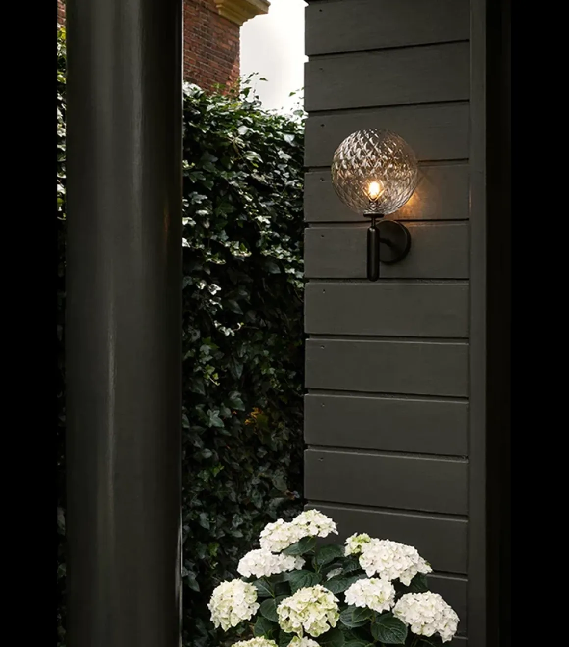 Nuura Miira utendørslampe - svart / optikk