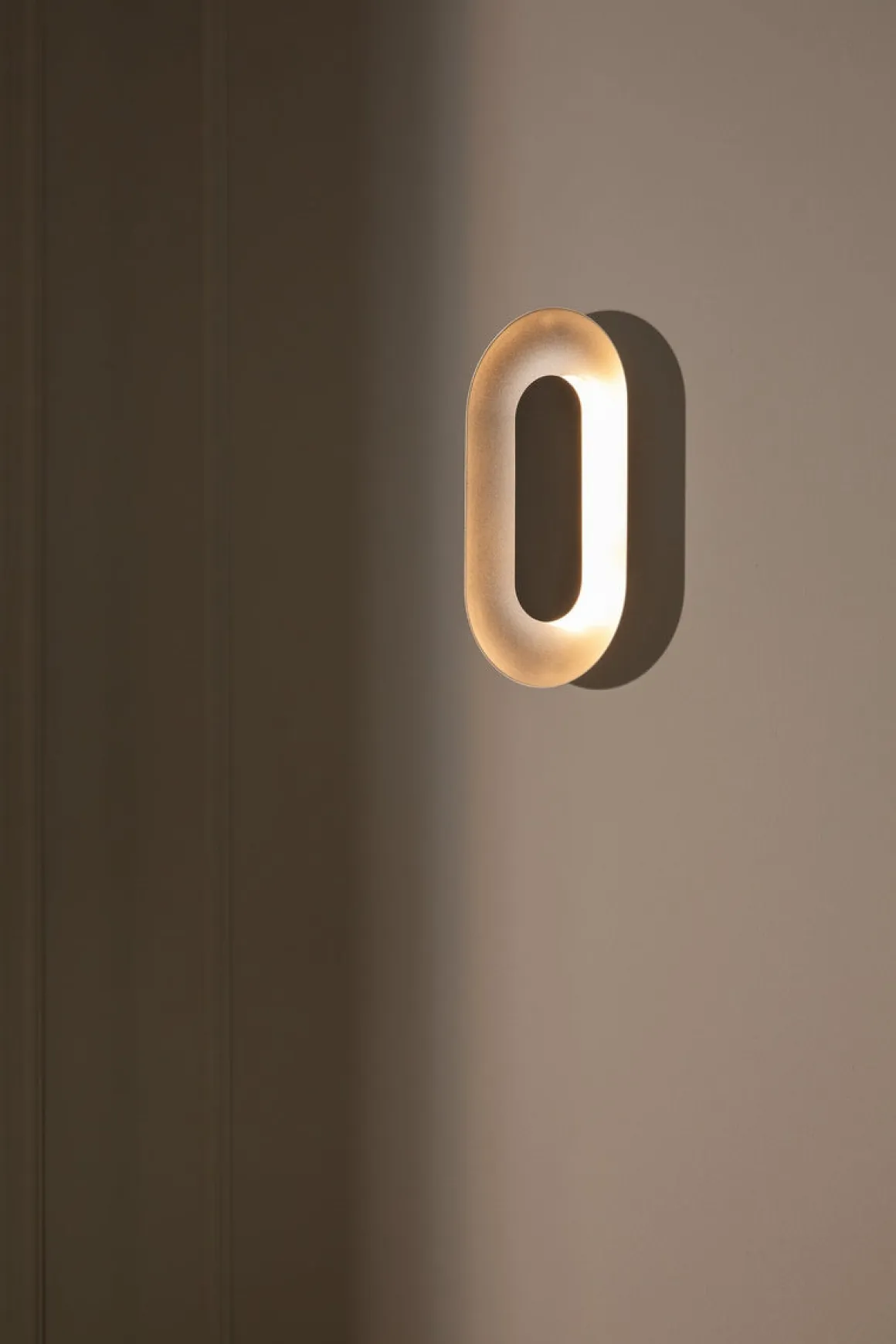 Nuura Sasi Small vegglampe - Sølv