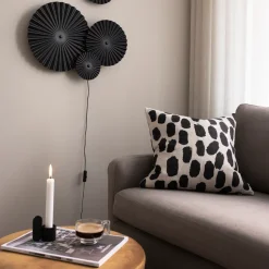 Omega vegglampe - Svart