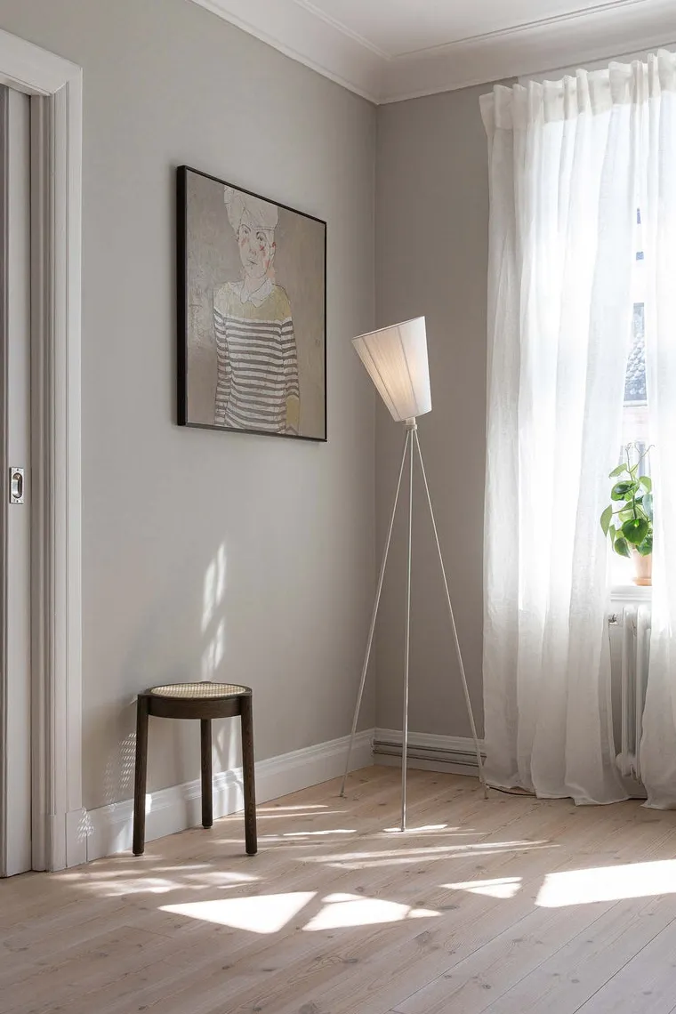 Oslo Wood gulvlampe hvit med skjerm