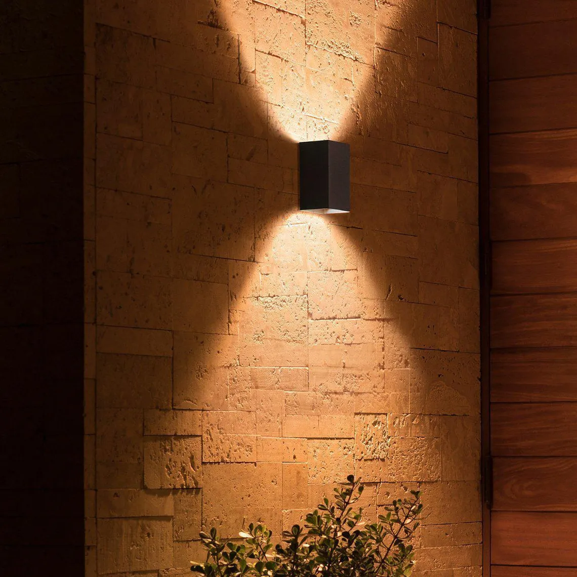 Philips Hue Outdoor Resonate Vegglampe - Svart
