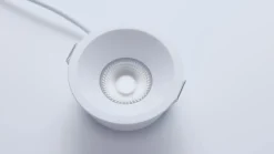 Plejd smart lavtbyggende spot / downlight 2200-4000K IP44 8W RA90 - 6 pakning