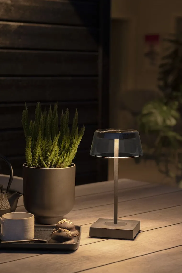 Scilla bordlampe 27 cm IP54 oppladbar USB - Svart
