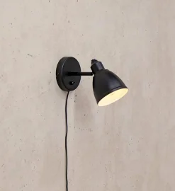 Story vegglampe