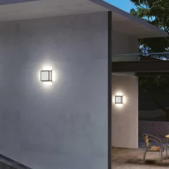 Thor vegglampe IP65 12W utendørs - Svart/Frostet glass