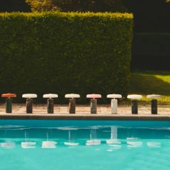 Trip oppladbar bordlampe - Sølv marmor/Rosa blank skjerm
