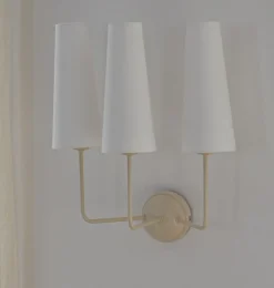 Valentina vegglampe med lampeskjermer - Sand/Hvit