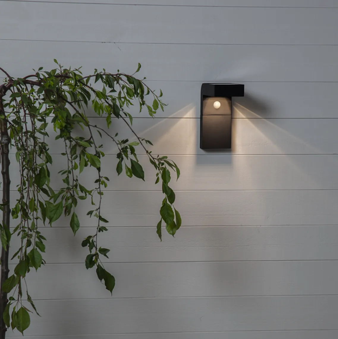 Vegglampe Solcelle med sensor - Svart